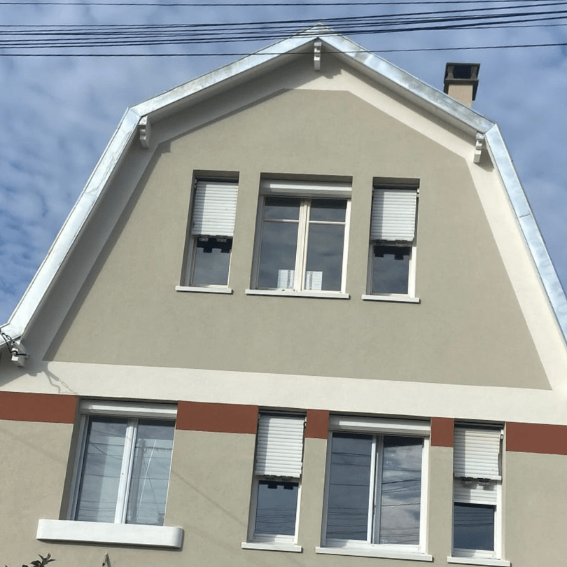 vue d'une maison avec une isolation d'extérieure